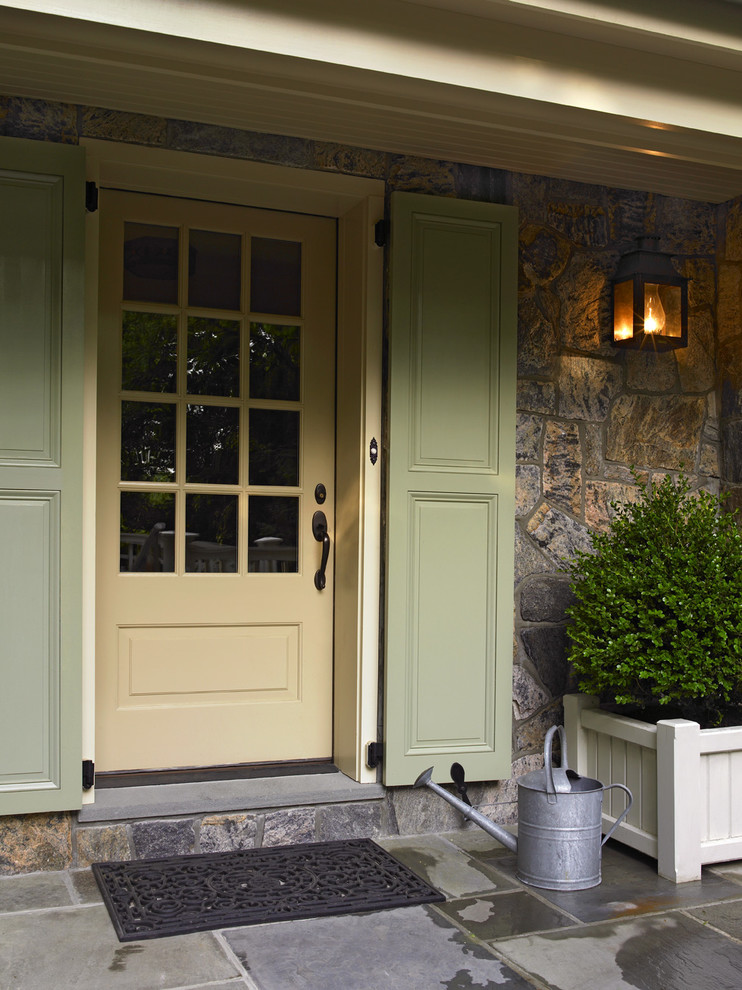Entryway - country entryway idea in New York