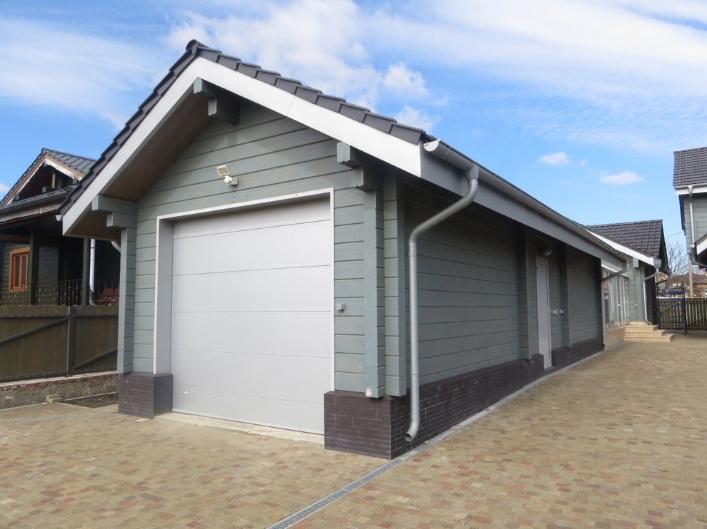 Жилой дом с гаражем, бассейном и гостевым домом