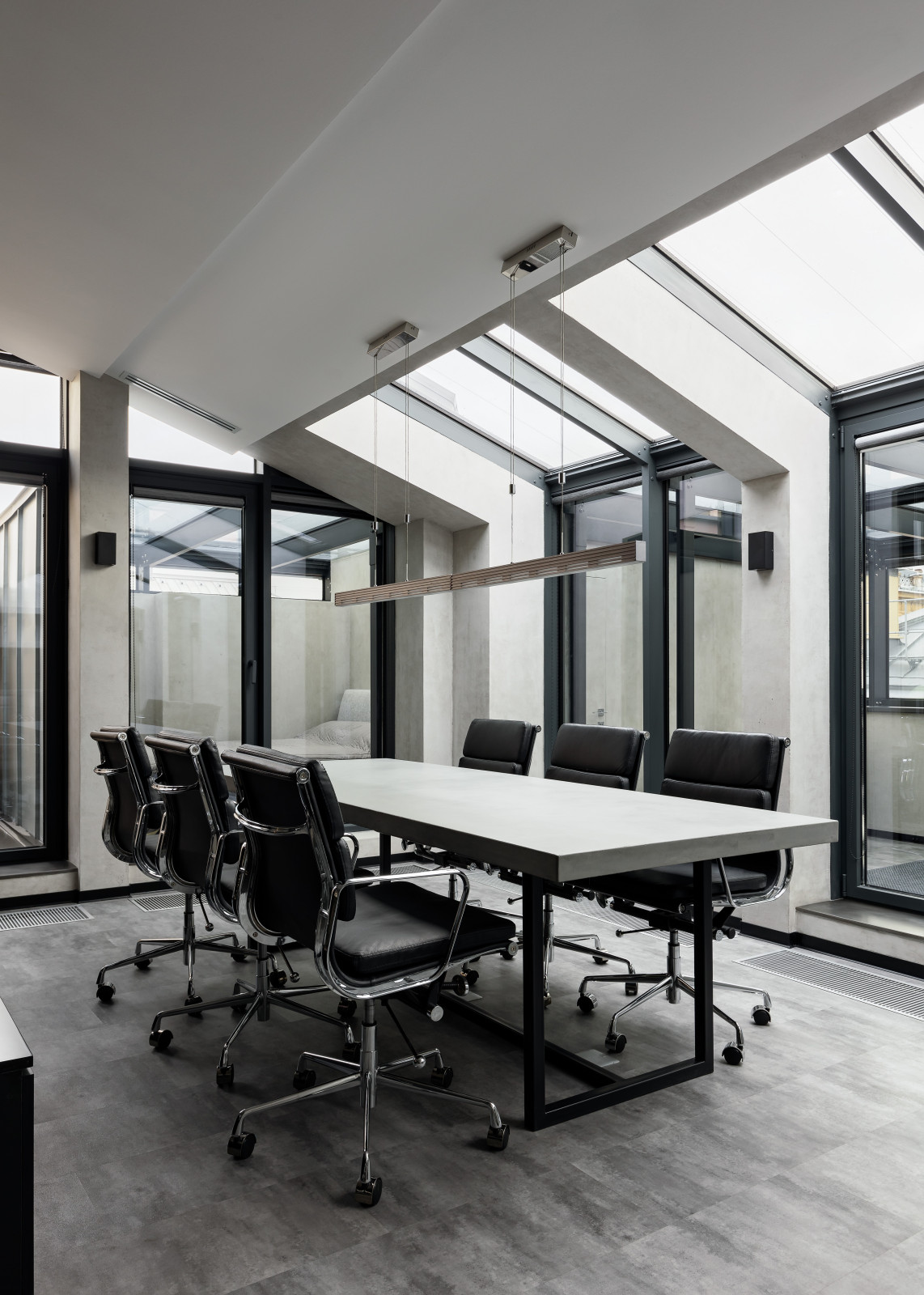 Квартира с видом на крыши Петербурга