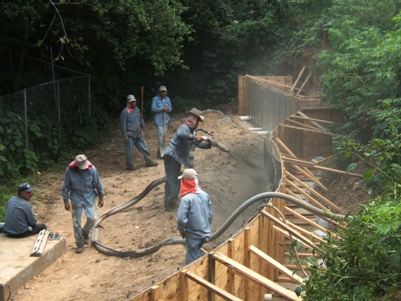 Ingenious way to build a structural retaining wall using -Gunite