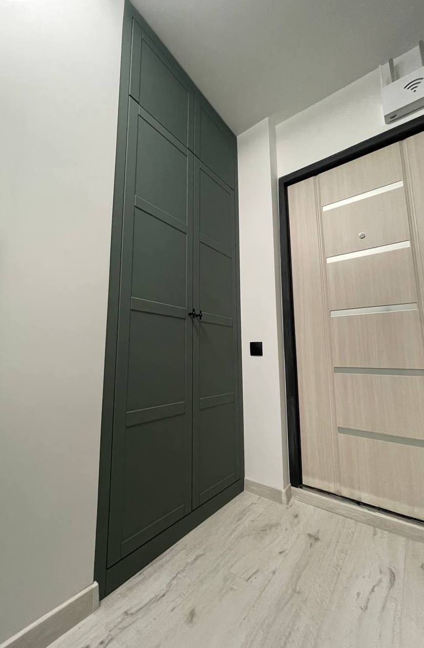 Встроенные распашные шкафы