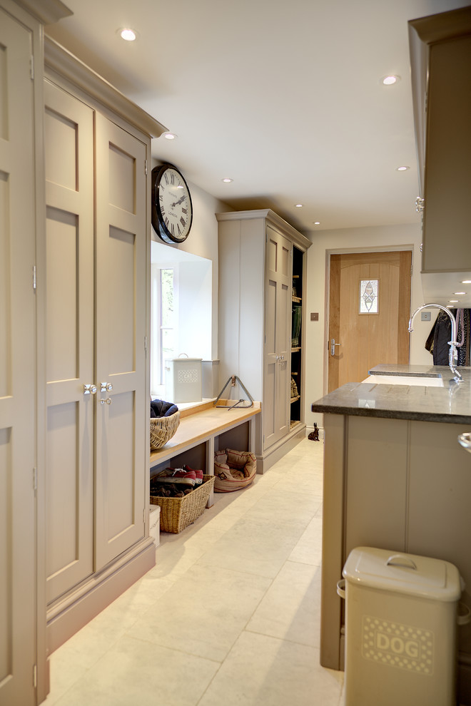 Photo of an expansive traditional laundry room in Hampshire.