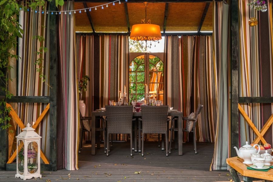 В тени яблонь. Для передачи Фазенда