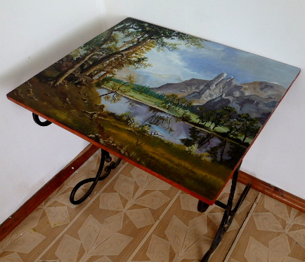 Стол с росписью