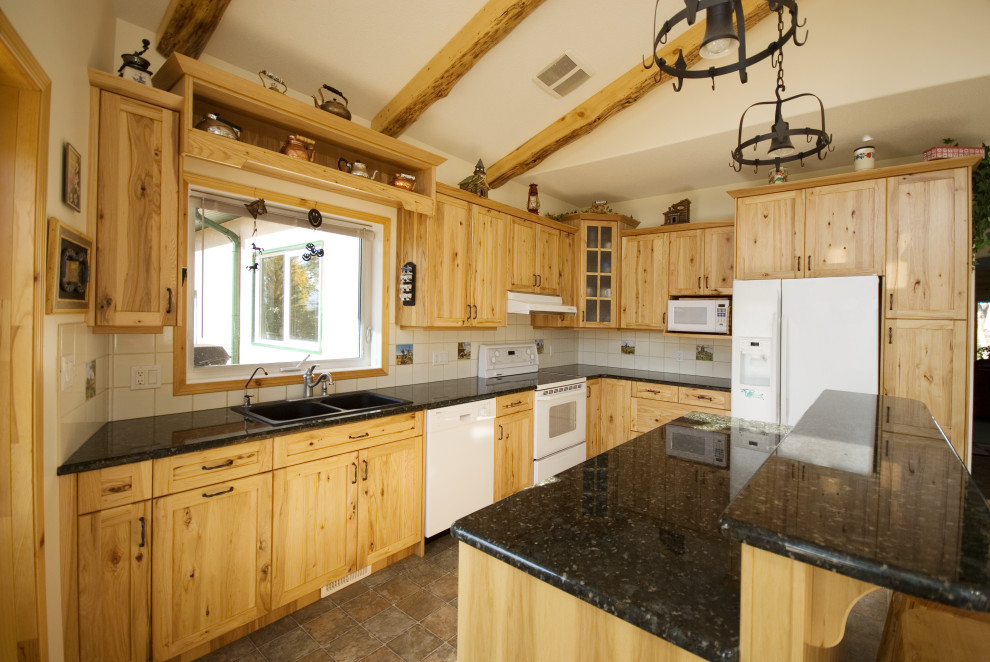 Kitchen - rustic kitchen idea in Calgary