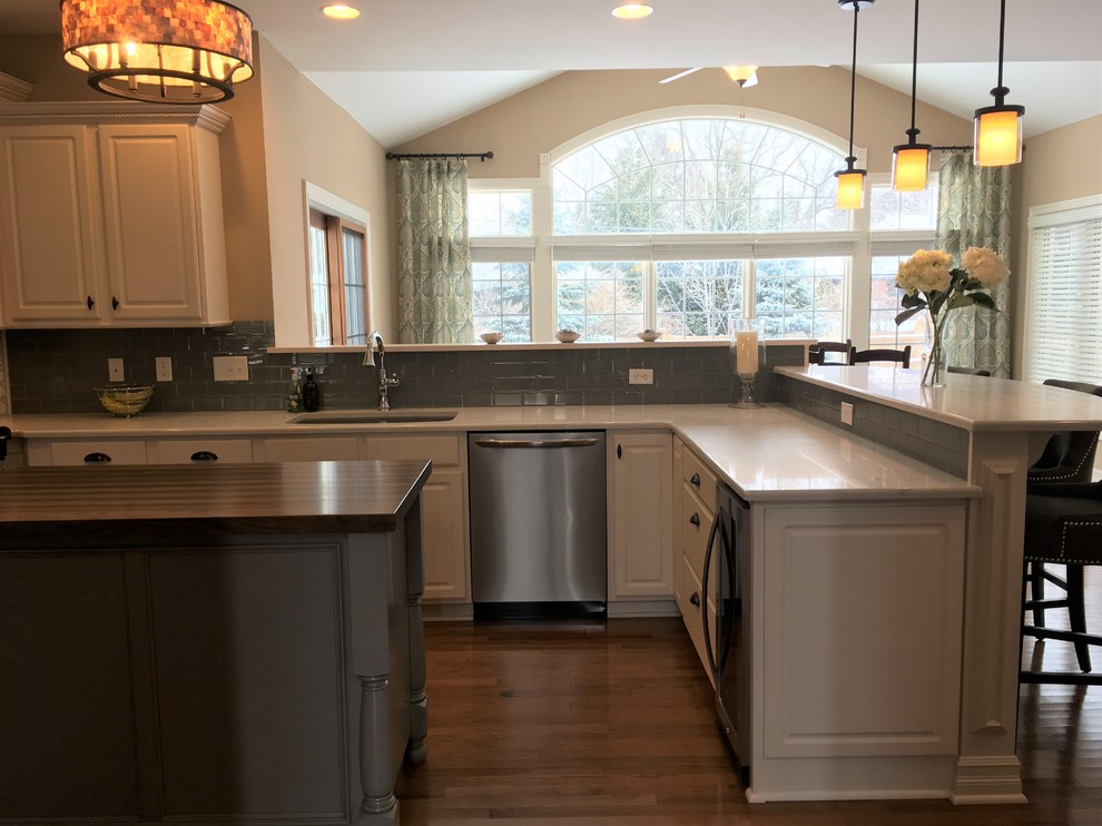 Example of a mid-sized transitional home design design in New York