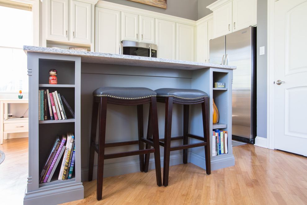 Inspiration for a transitional kitchen remodel in Chicago