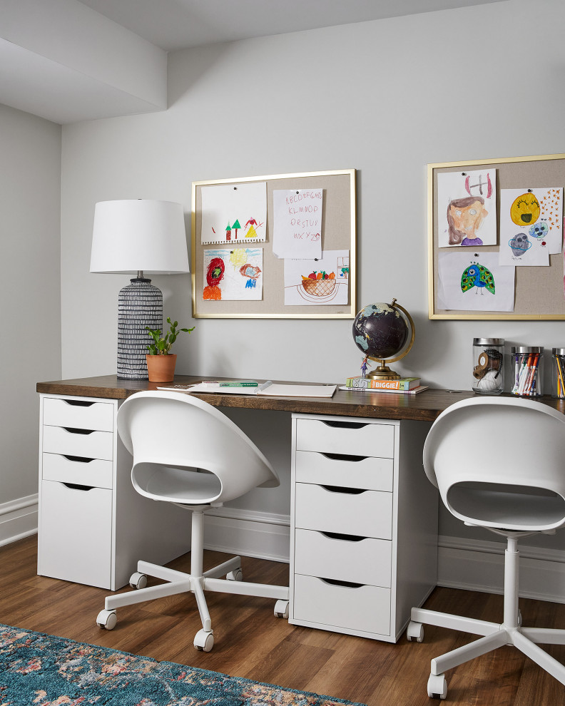 Example of a transitional kids' room design in Chicago