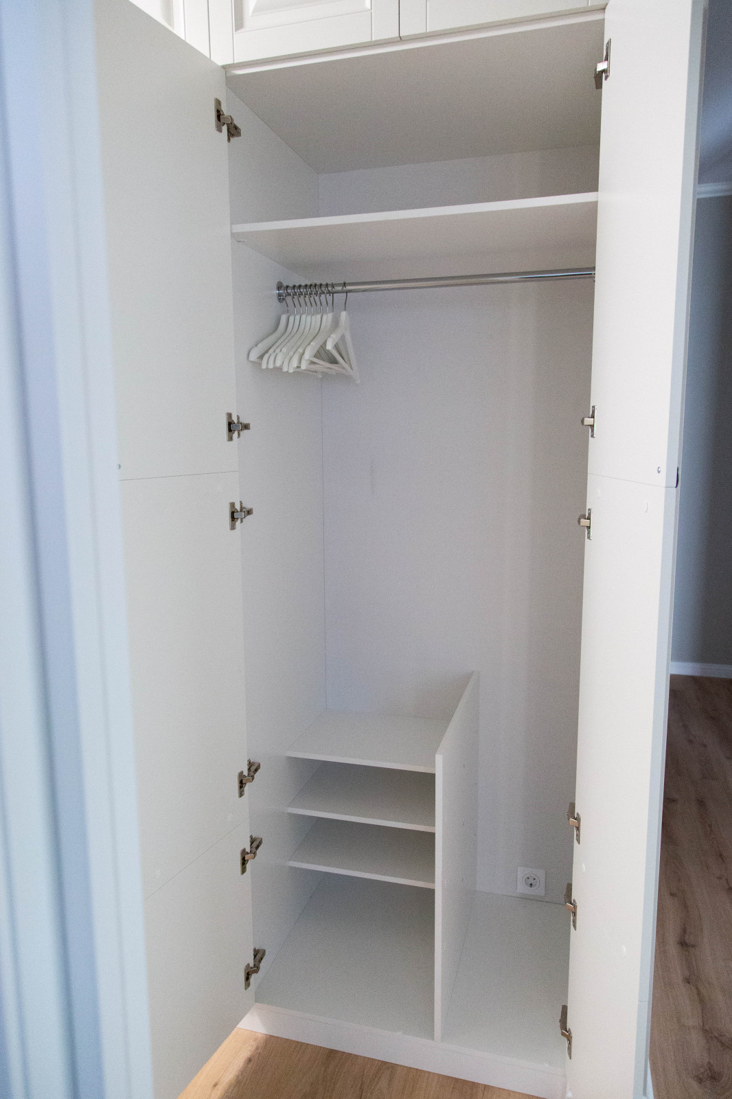 Встроенный шкаф прихожей