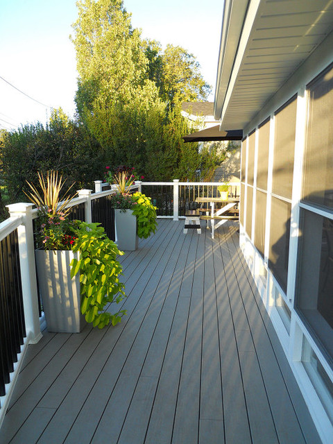 Small Transitional Ranch transitional-patio
