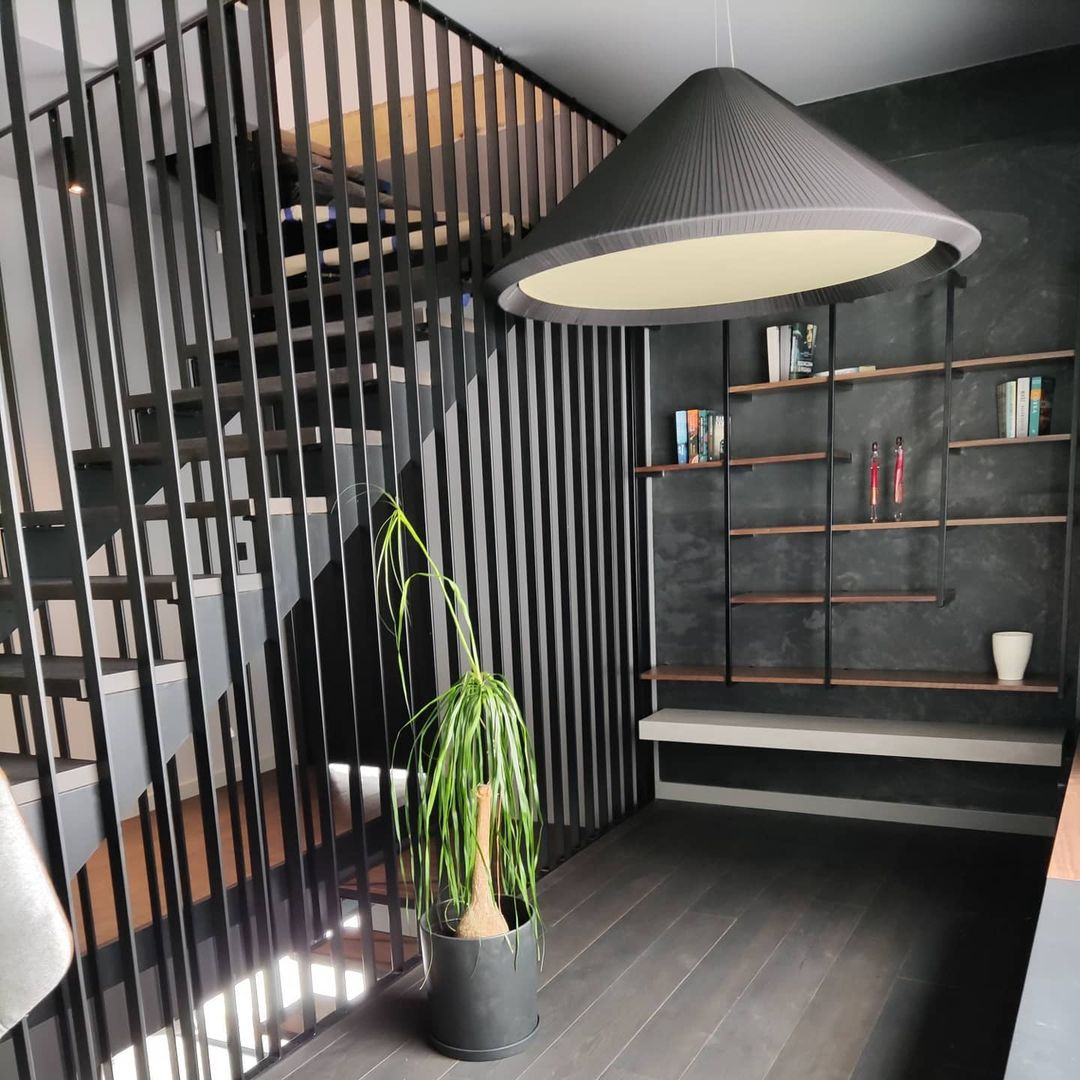 Поворотная лестница  с реечными перилами