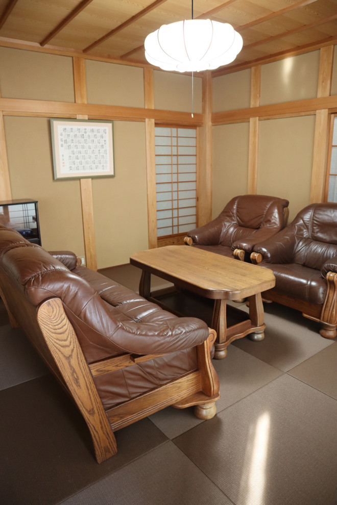 他の地域にある和モダンなおしゃれなファミリールームの写真