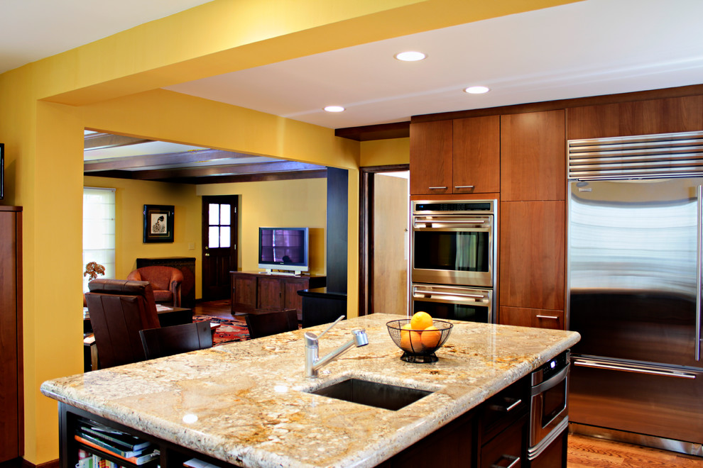 Example of a transitional kitchen design in Chicago
