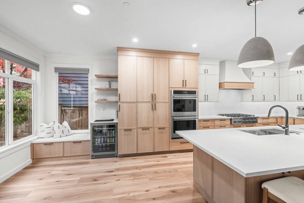 Example of a minimalist kitchen design in Seattle