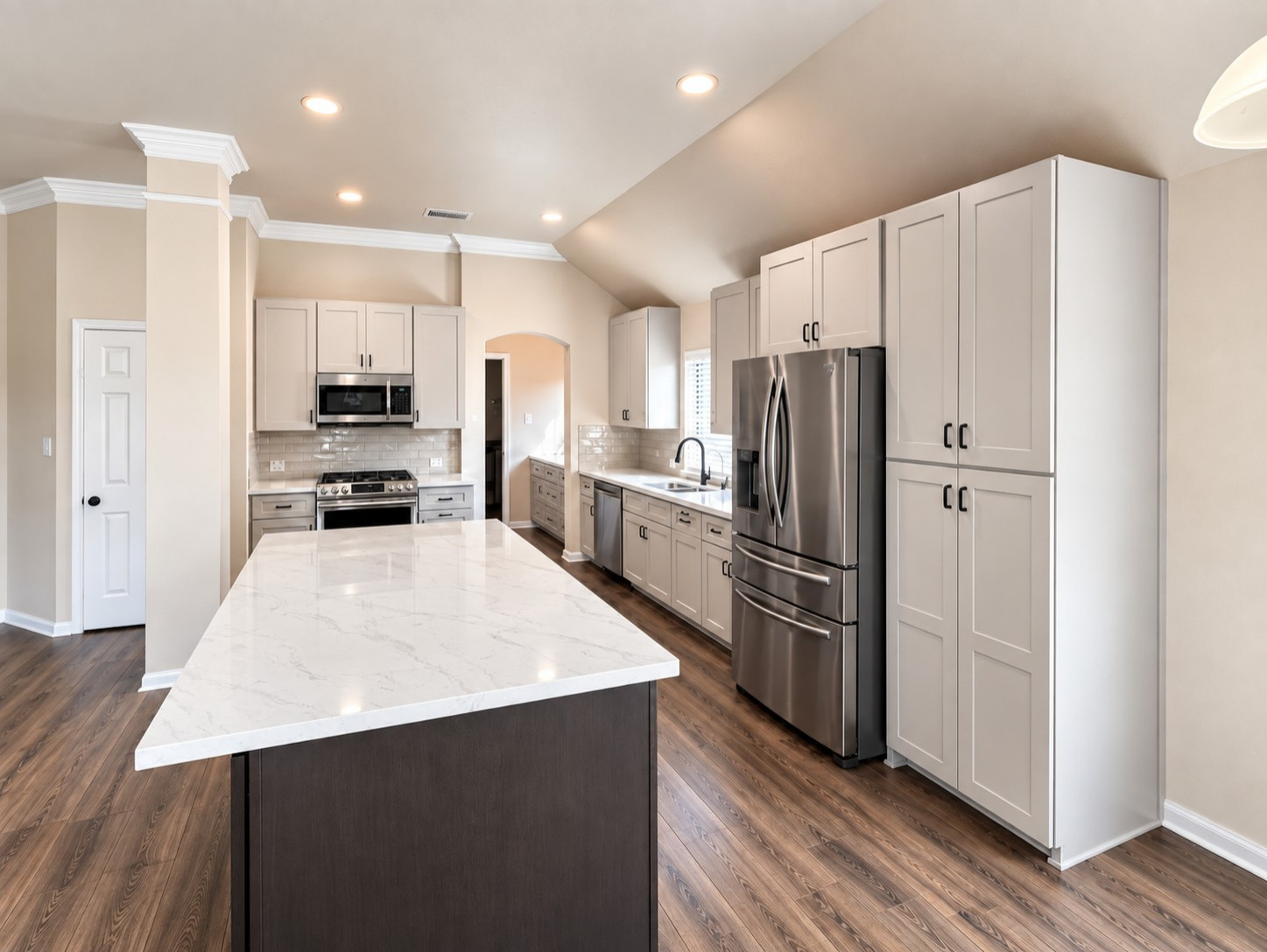 Open-Concept Contemporary Kitchen Remodel in Richmond, TX