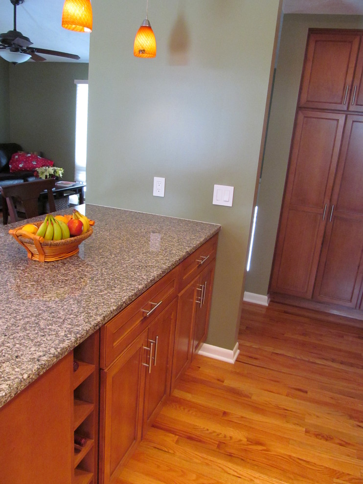 Kitchen - transitional kitchen idea