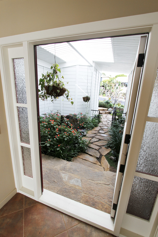Inspiration for a transitional entryway in Orange County.