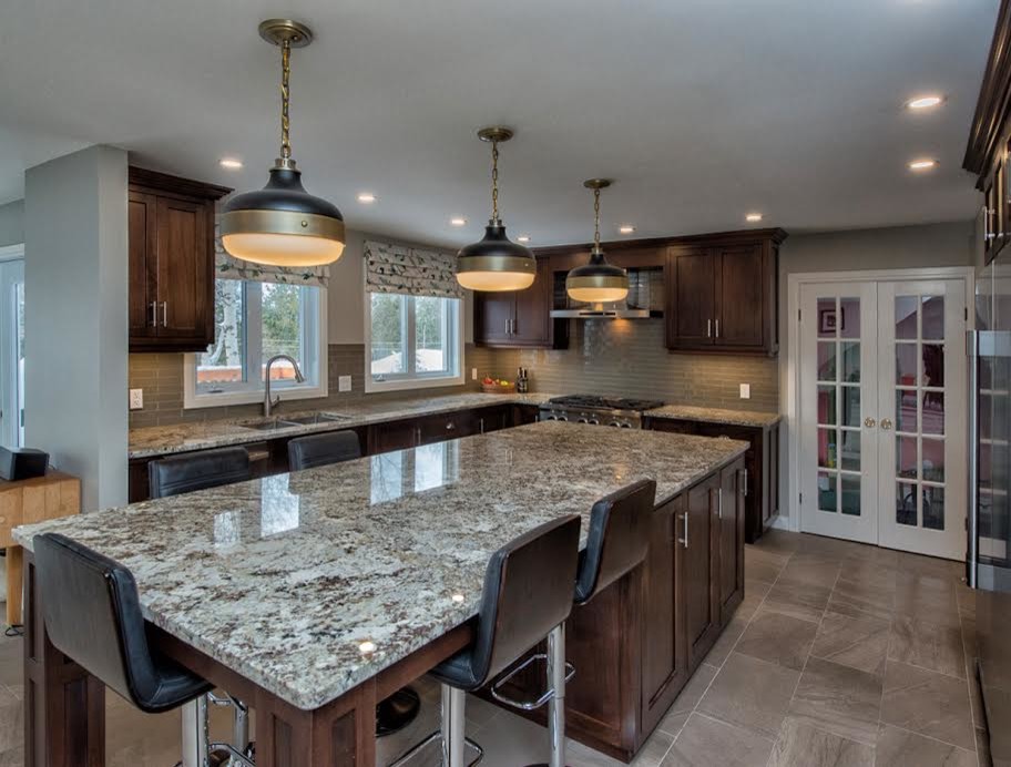 Example of a transitional kitchen design in Toronto