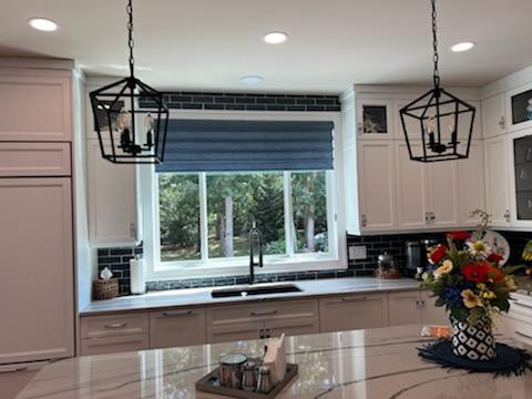 Alustra Vignette Modern Roman Shade