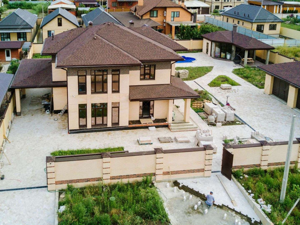 Дом с бассейном под Краснодаром