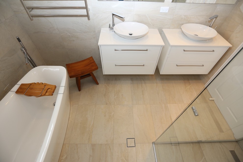 Contemporary bathroom in Sydney.