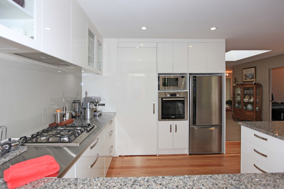 This is an example of a modern kitchen in Wellington.