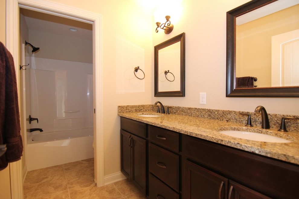 Bathroom - transitional bathroom idea