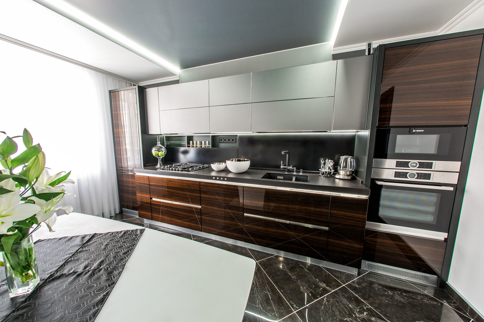 Кухня в темных тонах