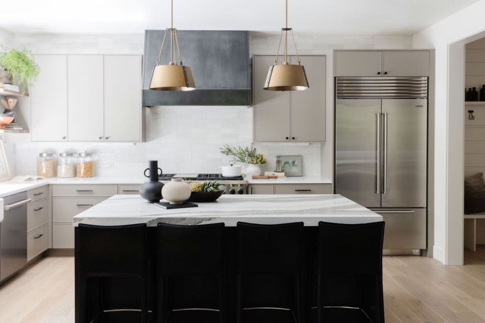 Example of a minimalist kitchen design in Seattle