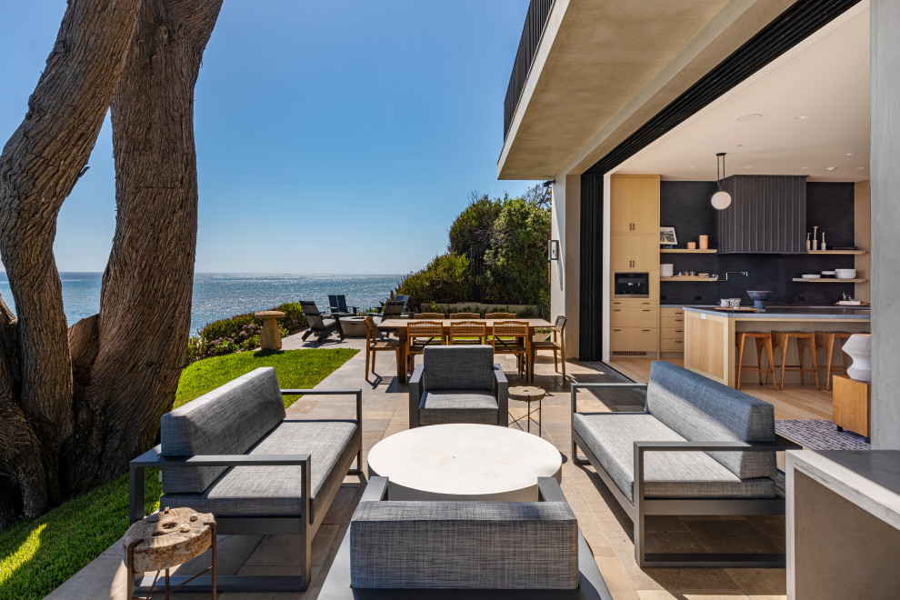 Inspiration for a contemporary patio remodel in Los Angeles