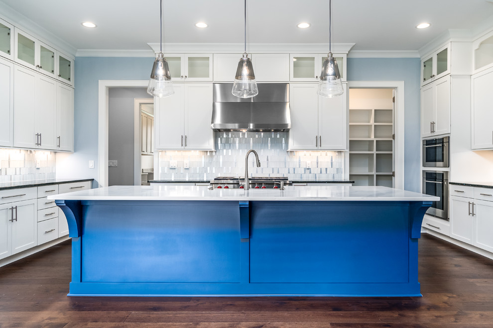Kitchen - transitional kitchen idea in Raleigh