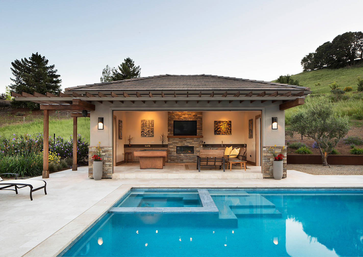 Nice Modern House Backyard Pool