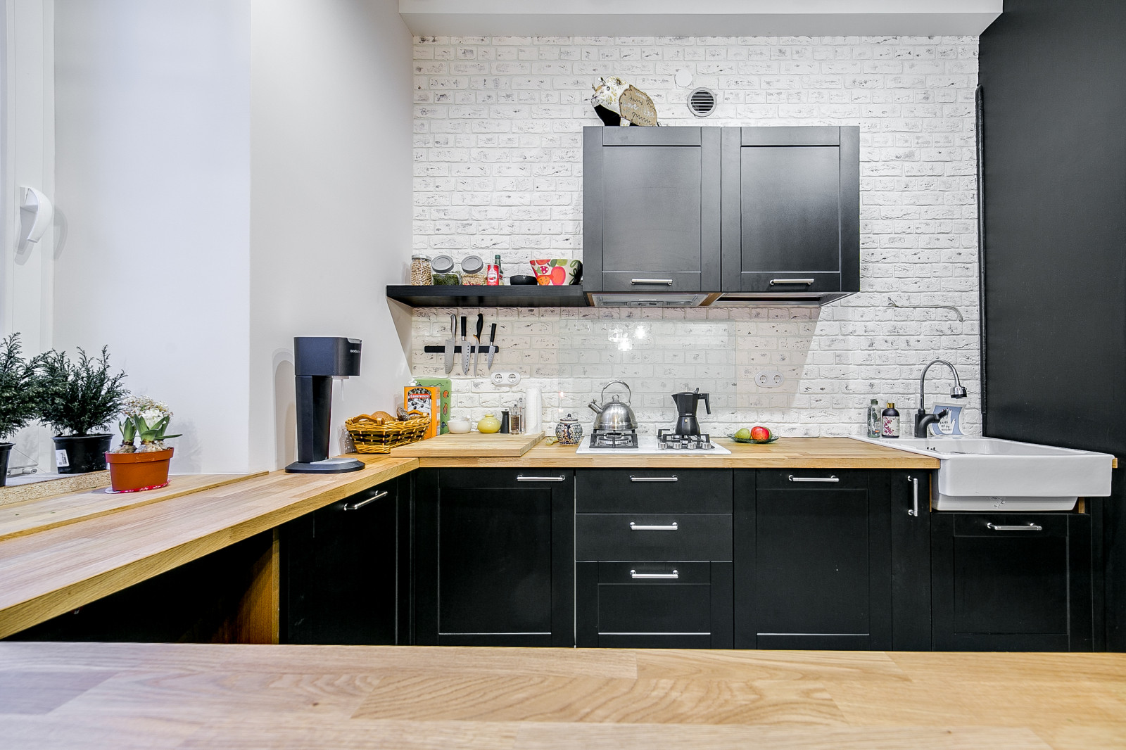 Просторная кухня в стиле лофт