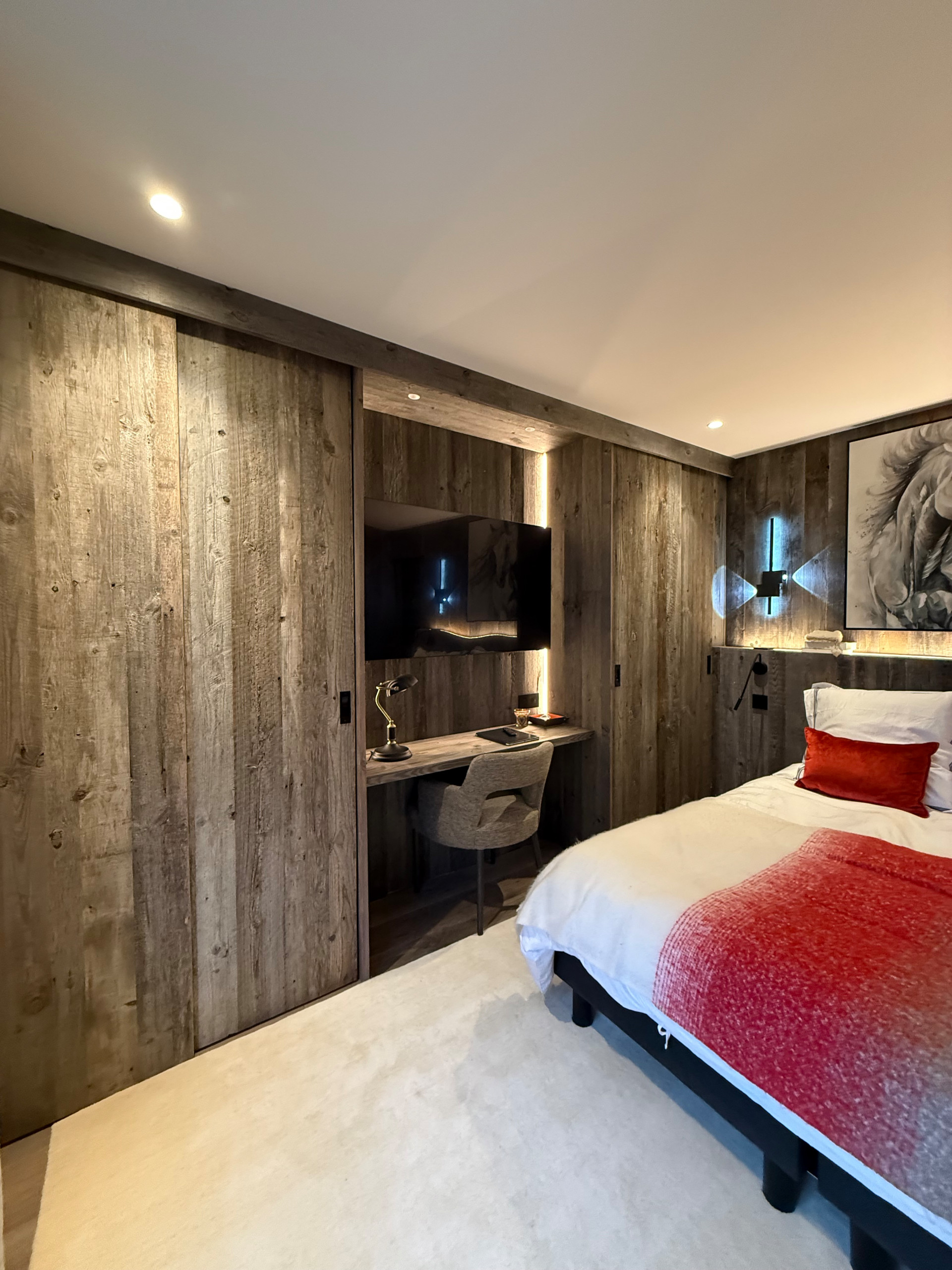 AGENCEMENT DRESSING EN VIEUX BOIS GRIS