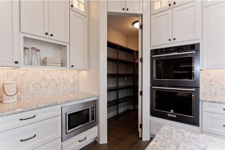 Kitchen - transitional kitchen idea in Cedar Rapids