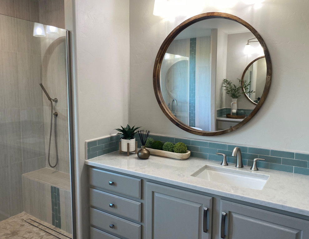 Example of a transitional bathroom design in Phoenix