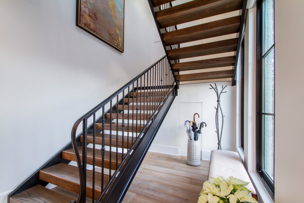 Photo of a transitional staircase in Little Rock.