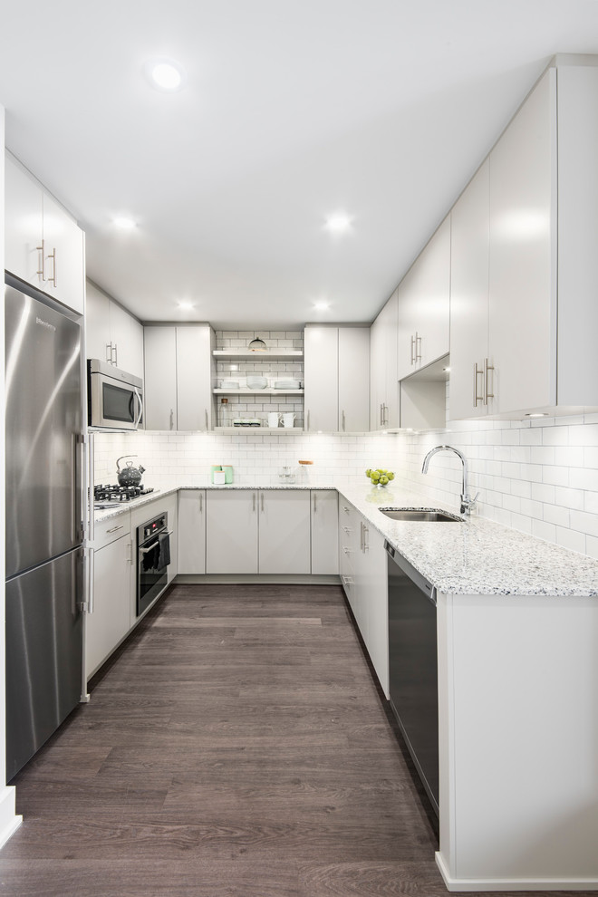 Inspiration for a transitional kitchen remodel in Ottawa