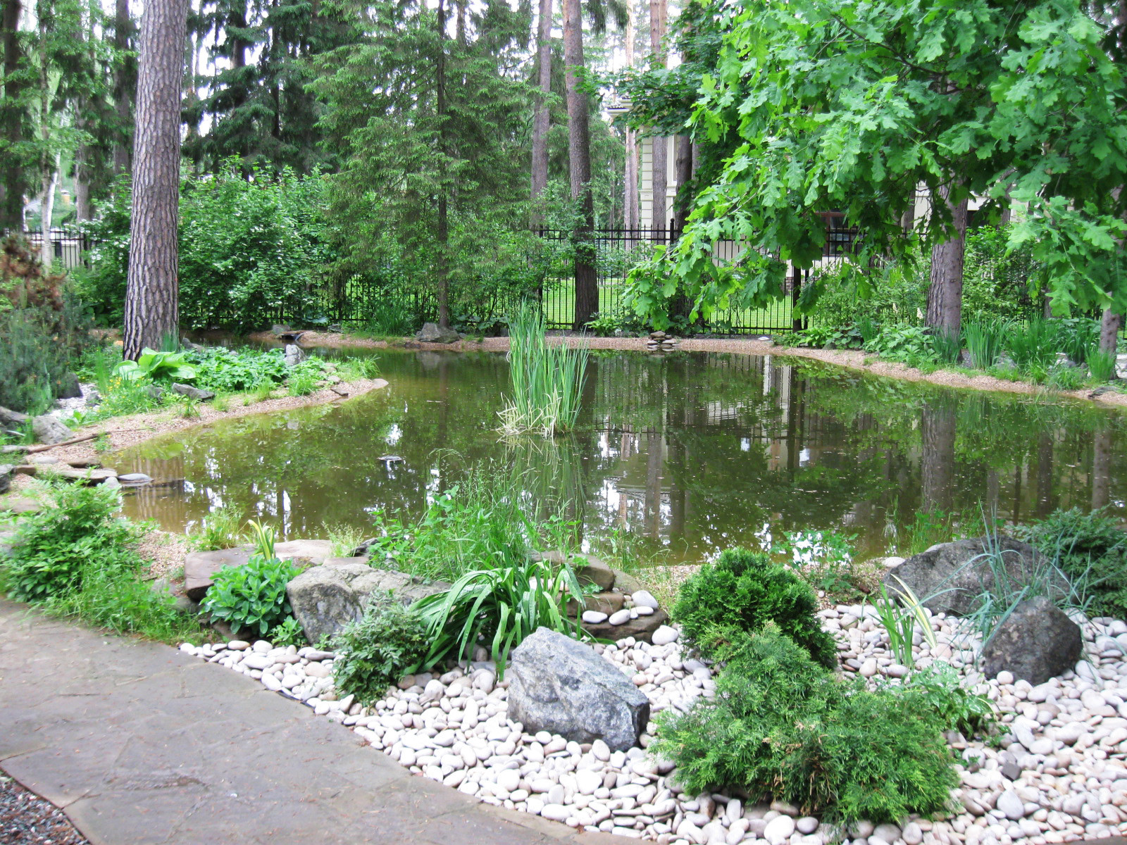 Участок с водоемом в КП "Сосновый бор"