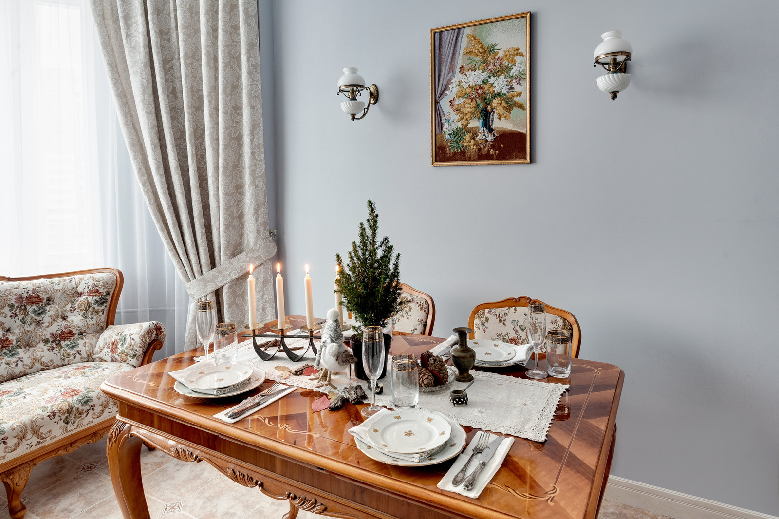 Кухня с лавандовыми стенами