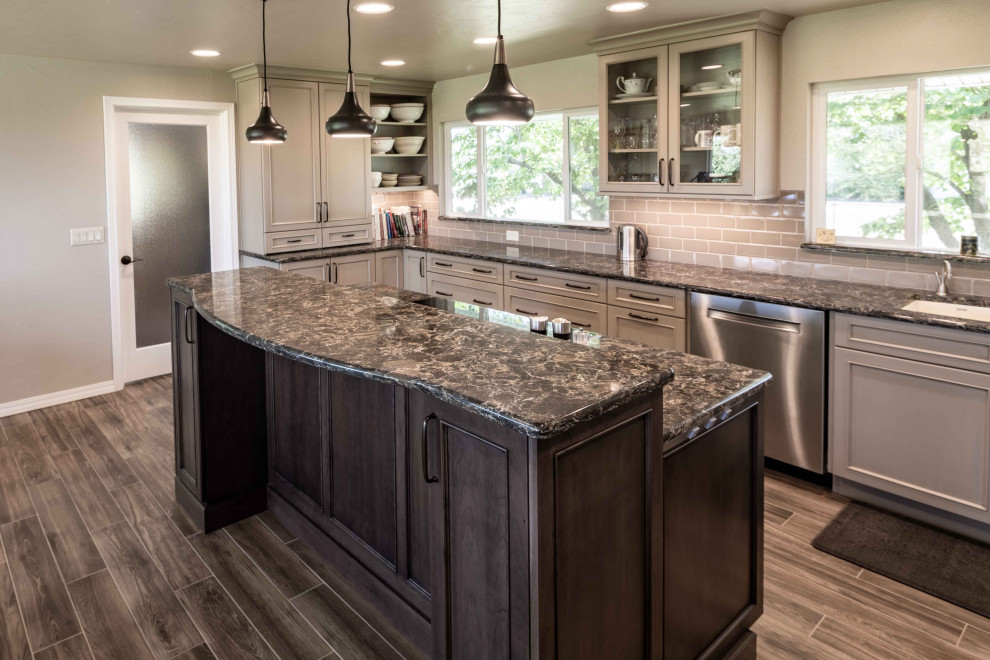 Kitchen - transitional kitchen idea