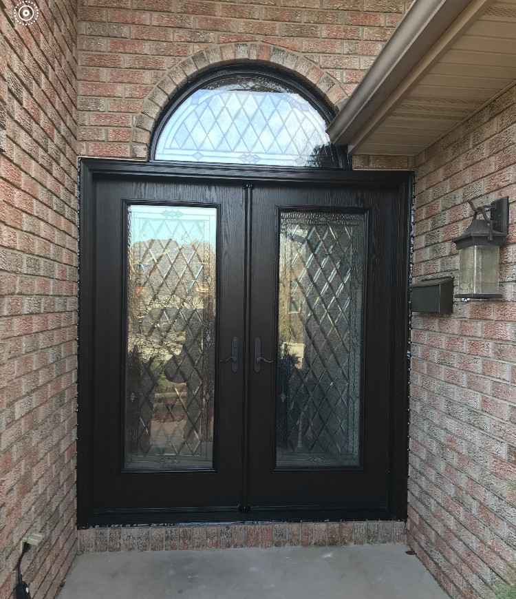 Inspiration for a transitional home design remodel in Toronto