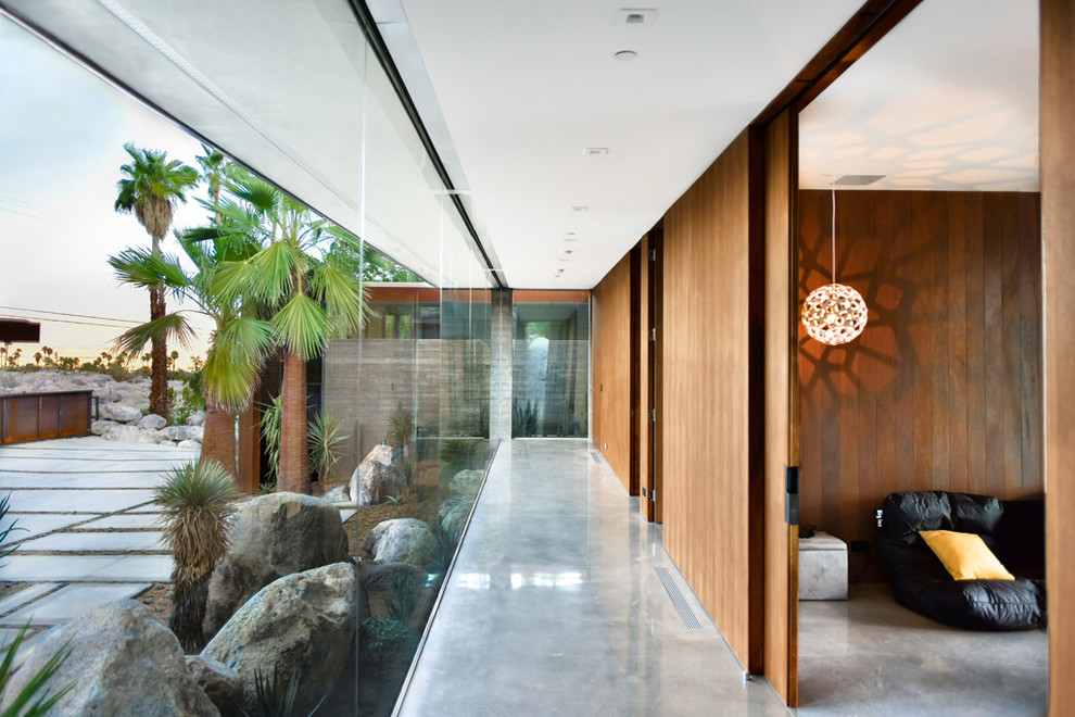 Design ideas for a contemporary hallway in Los Angeles.