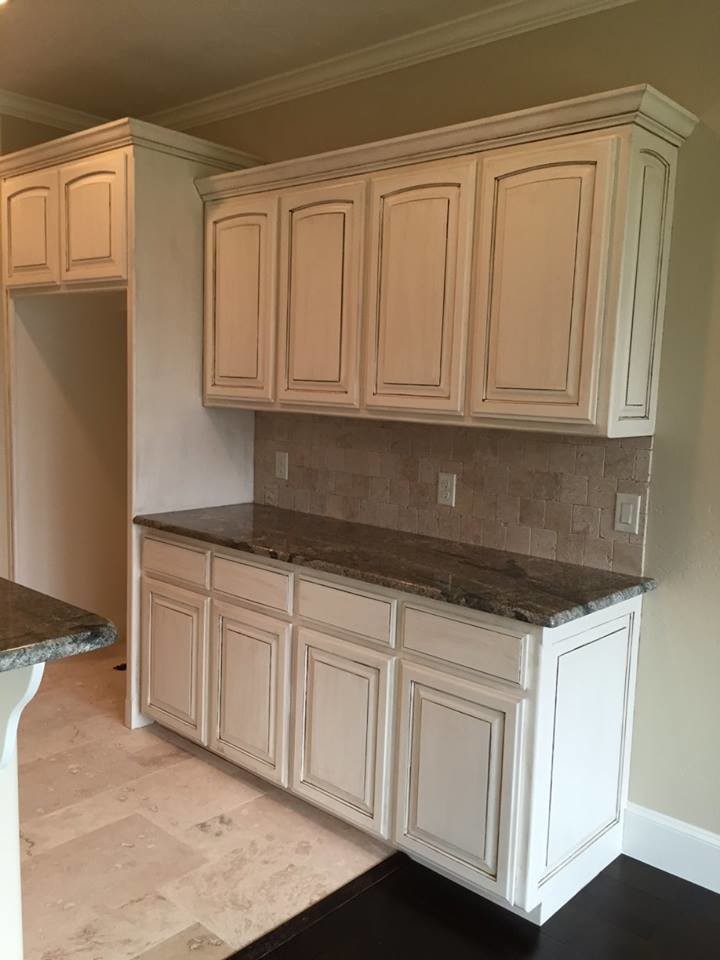 Kitchen - kitchen idea in Austin