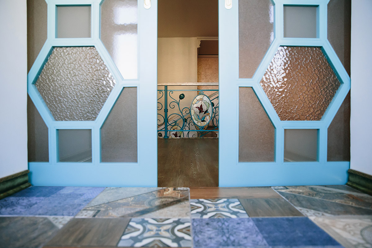 Реализация:Классика с нотками востока в бирюзе