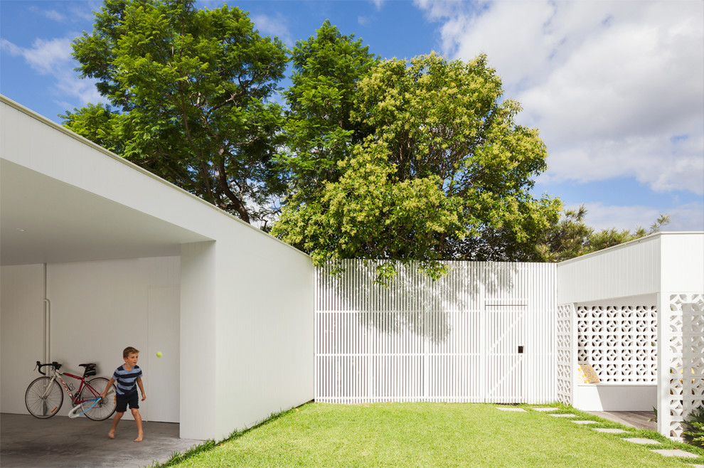 Design ideas for a mid-sized contemporary backyard partial sun garden for summer in Sydney.