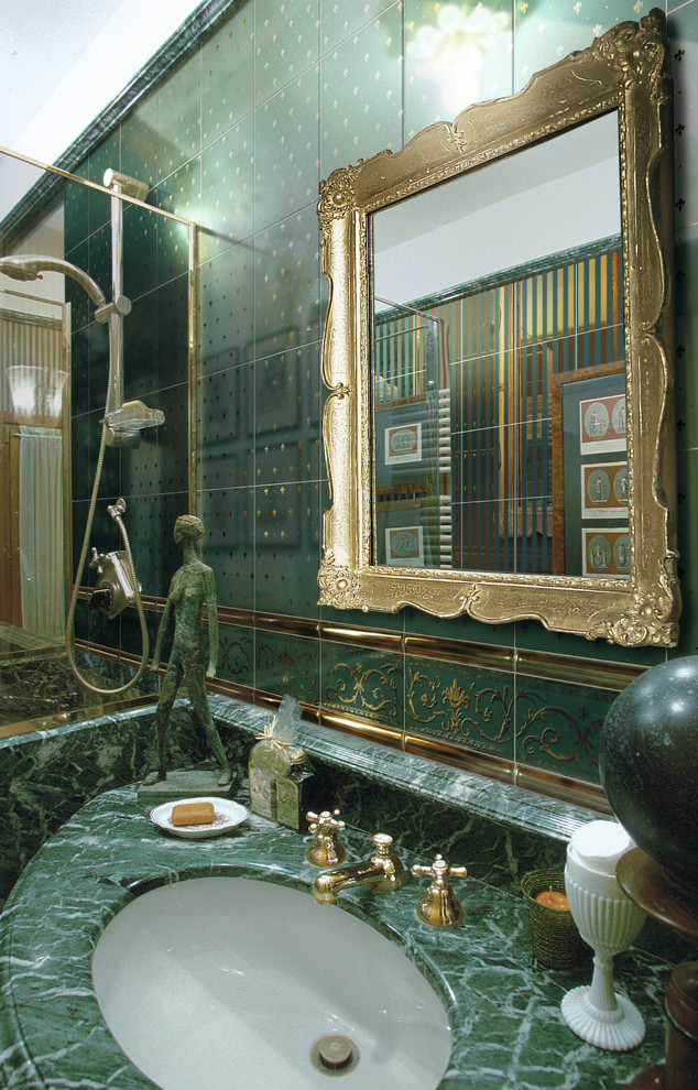 Traditional bathroom in New York.