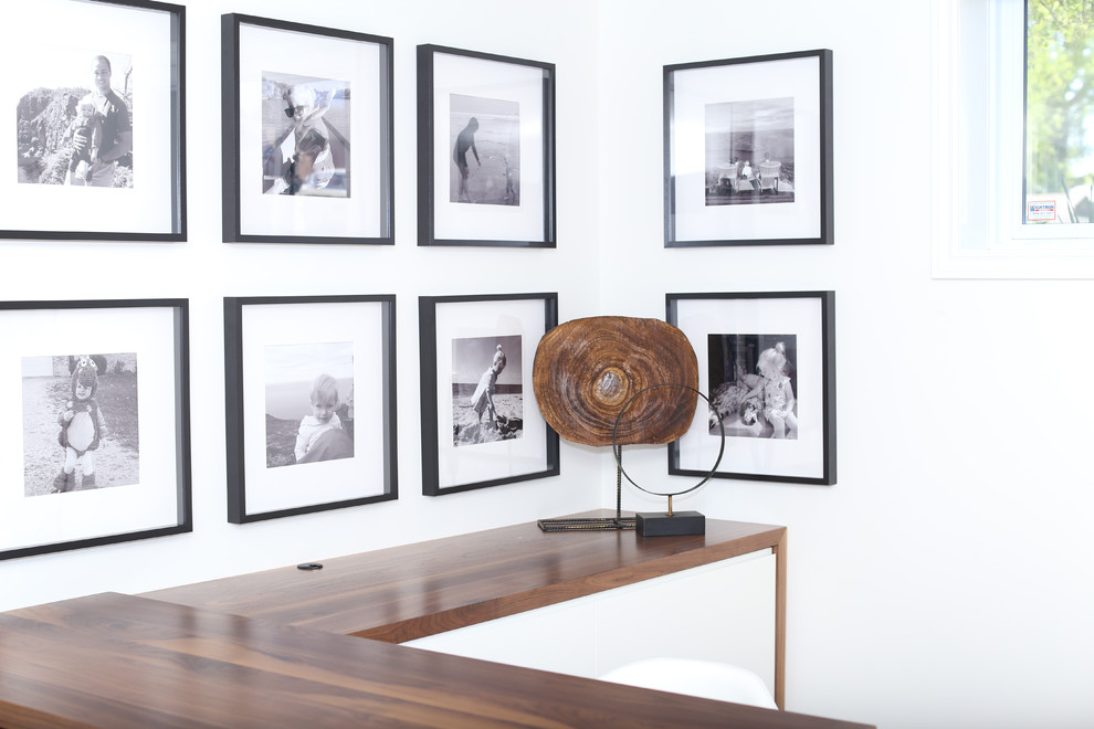 Inspiration for a transitional home design remodel in Toronto
