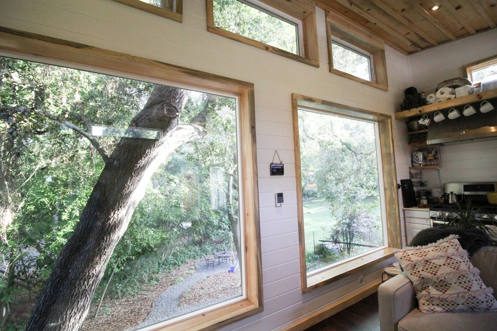 Mountain style home design photo in Seattle