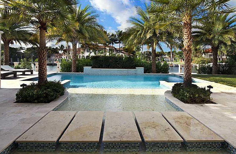 Home design - transitional home design idea in Miami